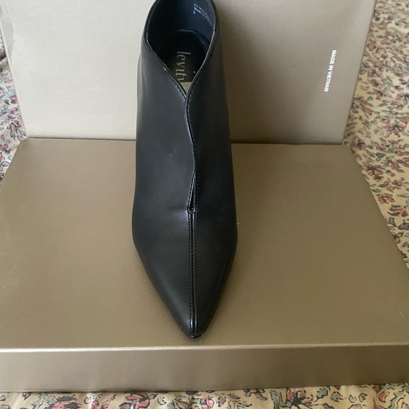 Black shoe with a 3 inch heel - Picture 8 of 10
